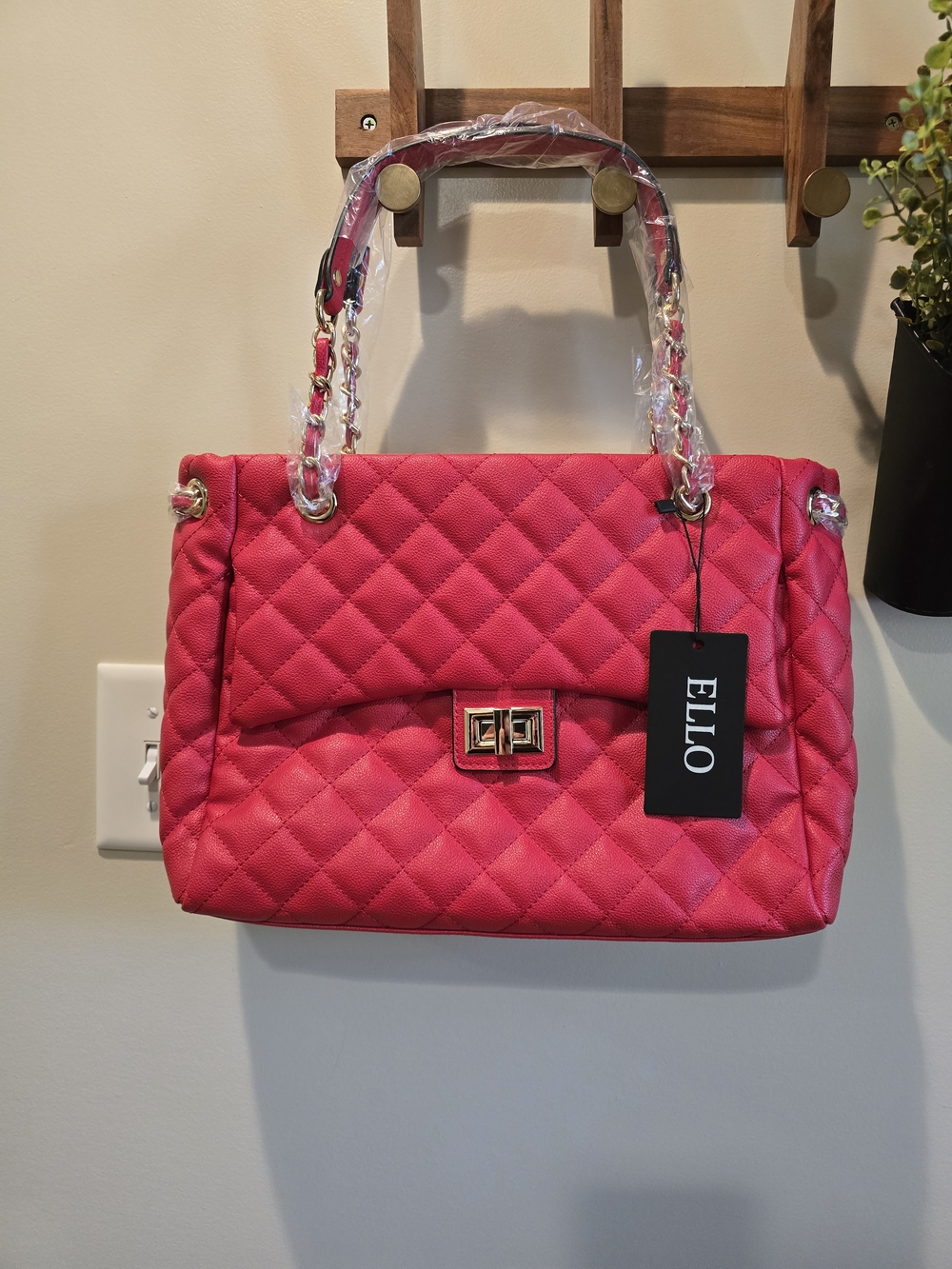 Quilted Chain-Handle Shoulder Bag in Red
